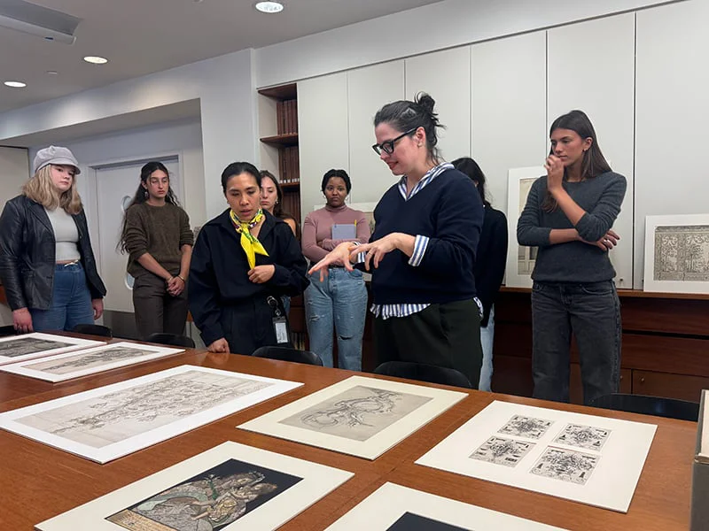 Professor Leslie Geddes and class at the IFPDA Print Fair in Manhattan
